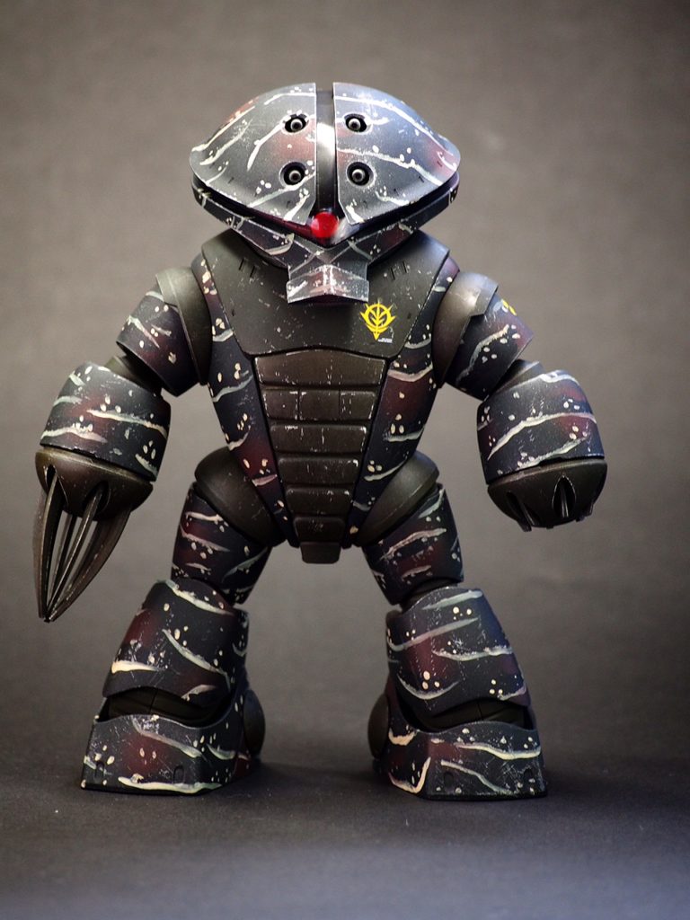 ジオン水泳部を手に入れると、このタイガー迷彩をしています。ずんぐりむっくりの可愛い機体。塗装次第でどんな姿にもなりますね。