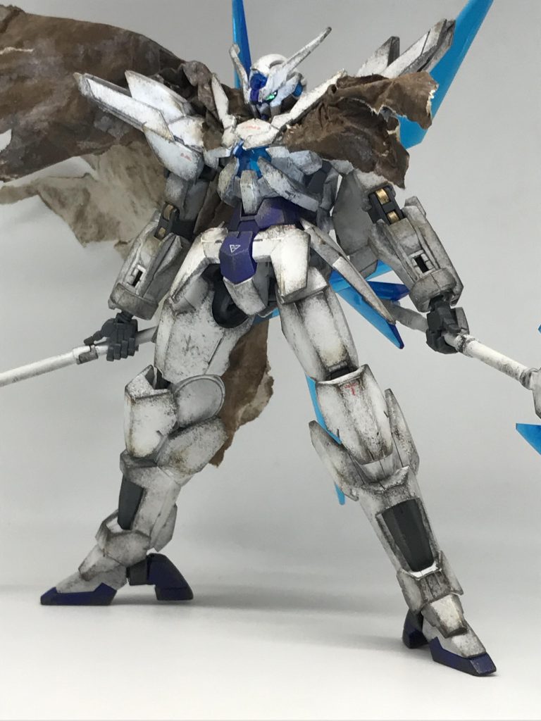 今回もタママントを装備させましたタママント?相互さんが私のボロボロマントをそう呼んでいたので…(笑)タママントは前回のマント作品グフのをパクりました😅容易に使いまわせるのもタママントの良いところなのですでも…こ…こいつは…今まで以上にマントが似合う機体だぜぇ!我ながらカッコいい!