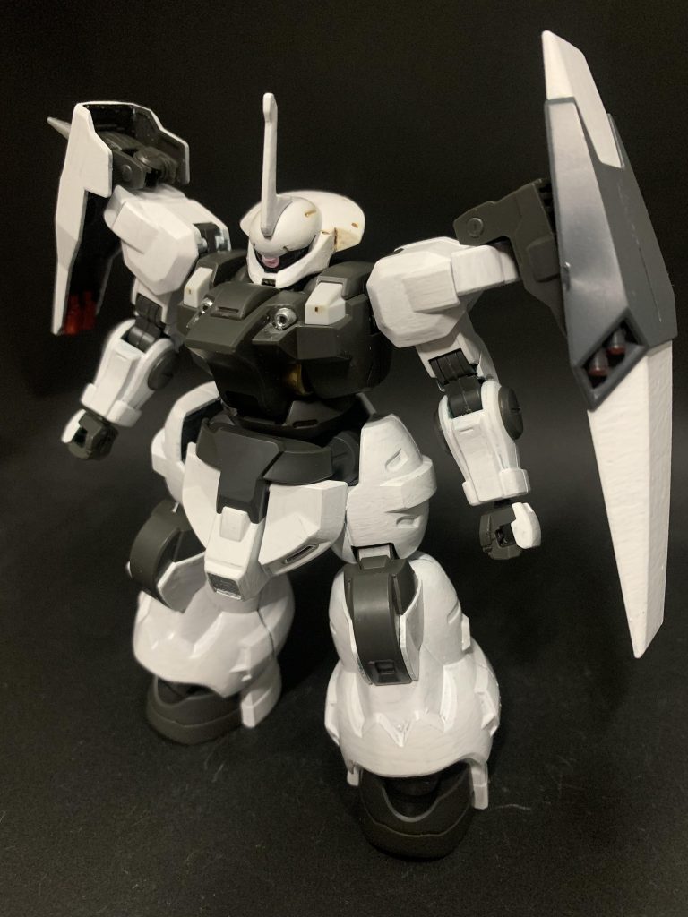 組み上がり。胴体の塗装は…ええか！と横着をした結果見事なパ◯レイバーに🤣撮影時は慌ててましたが、結果的にはいい雰囲気にまとまってよかったです😄