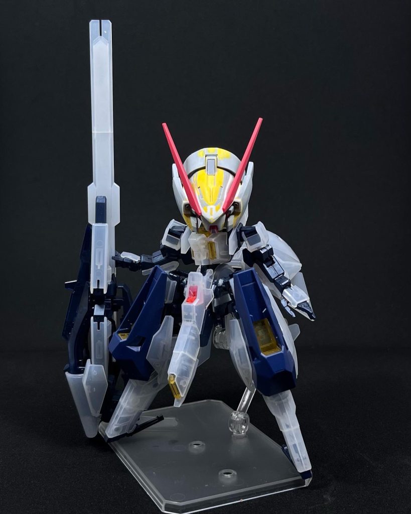 頭部は、SDEXアストレイをベースにパテ盛って削ってパテ盛って削っての繰り返しでした。フェースパーツ以外、ほぼ原型ないですね。。。