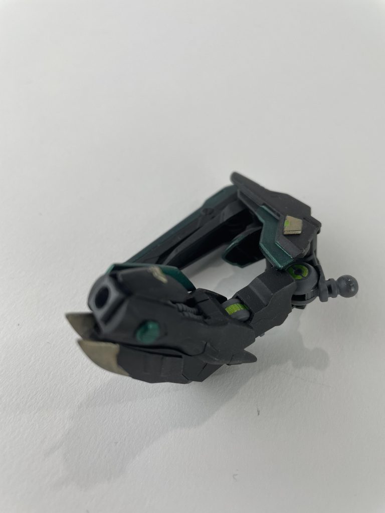 1番改修に時間をかけたのは手の接続部でした。マルコシアスの元々のはゴム素材だったのでプラスチックに変更して手首の強度を上げています。