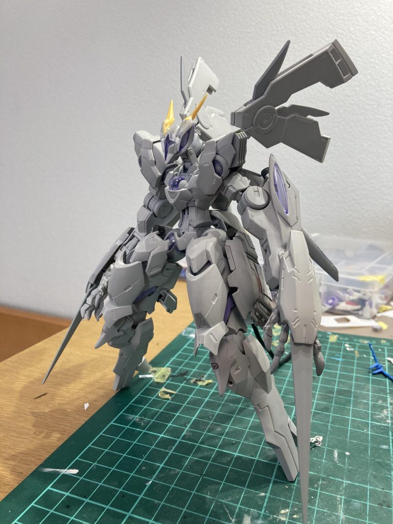 大体イメージが固まってきた頃です。中途半端だったのでパージ可能にして2面性を1つの特徴にしました。