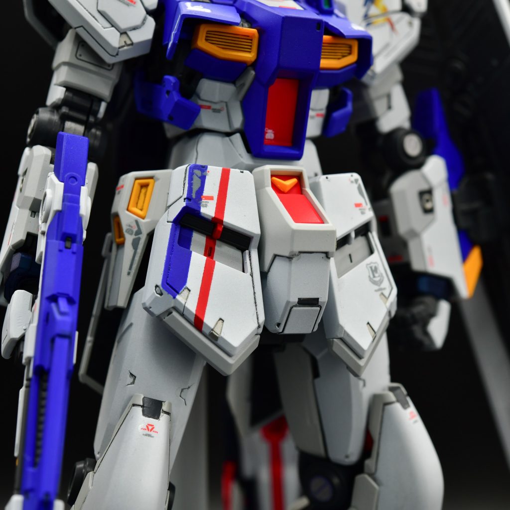 フロントスカートは面倒くさいからスルーしようと思いましたが、これが福岡νガンダムのキーアイコンなんで頑張って塗り分けました。