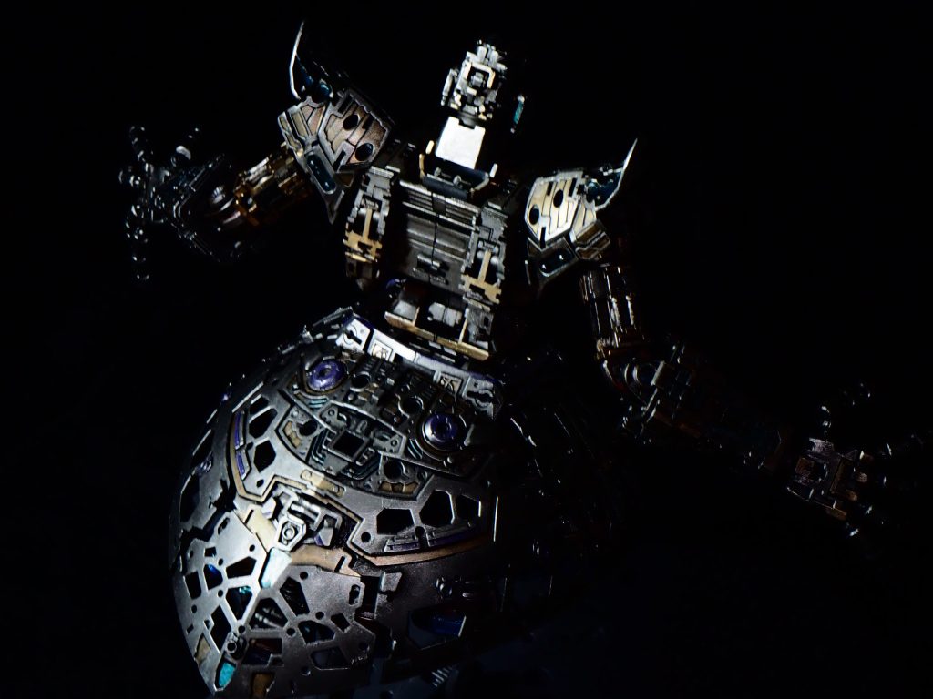 Mr.カラーのゴールド、とパープル、と青竹色、とゆー変な青で色分け、しかしこの変な青がなかなかお気に入りになったのだった😌パープルには軽くシャインシルバーを混ぜてメタリック感を出そうとしたけどよくわからん