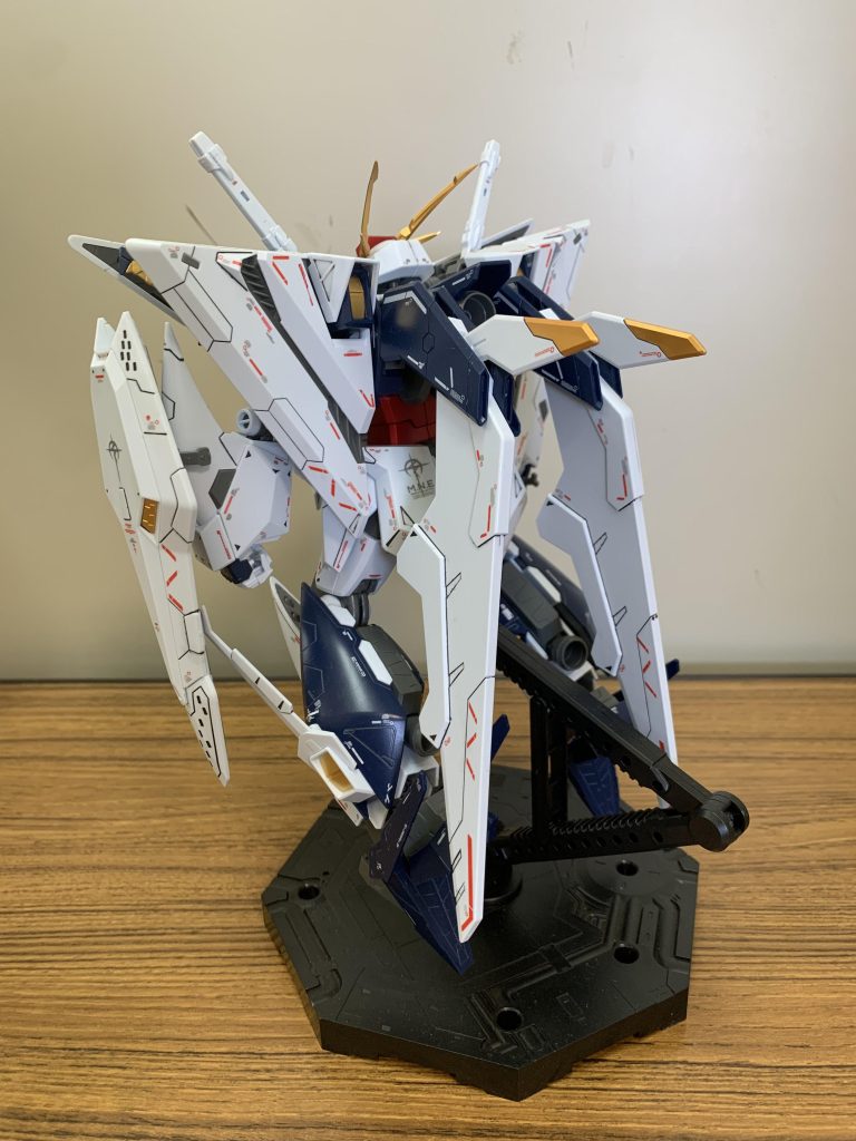 バックパックのシンプルな感じも良いですね水星の魔女の一期が終わり、次から閃光のハサウェイのTVバージョンが始まりますね楽しみです