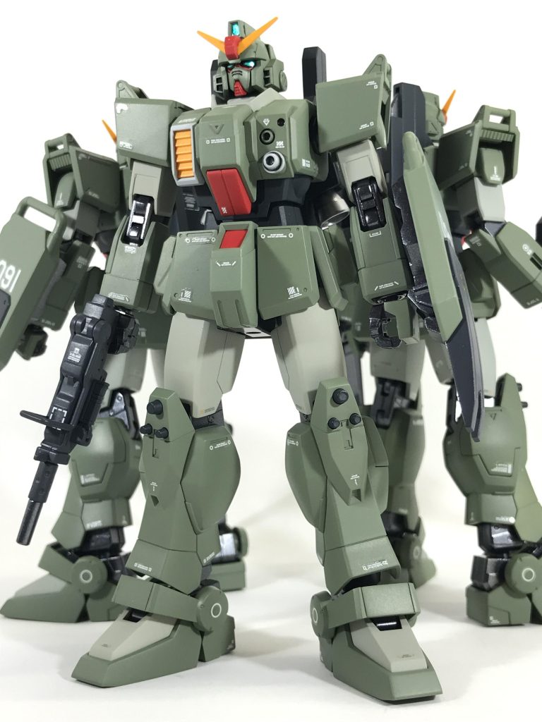 僚機その1（機体No.092）武装は100㎜マシンガンを装備。