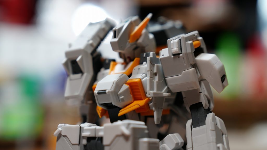 各部取り付け位置調整をしながらディテール工作。