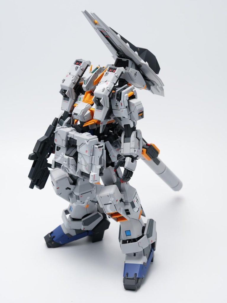 素体はディテールマシマシ。スタイルもカラーリングも全力です。