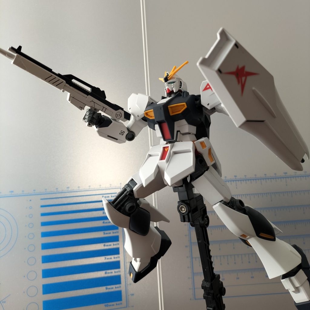 スミ入れガンダムマーカーとつや消し水性トップコートしました！（*'∀'人）