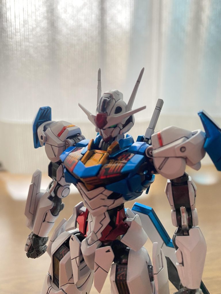 塗装後、我慢できなくて組んでから墨入れしたらクラック入っちゃった+落としてツノ折れたので、修正して再度塗装。振り返ると今回、頭部に災難の多い作成でした。（不注意が大半)