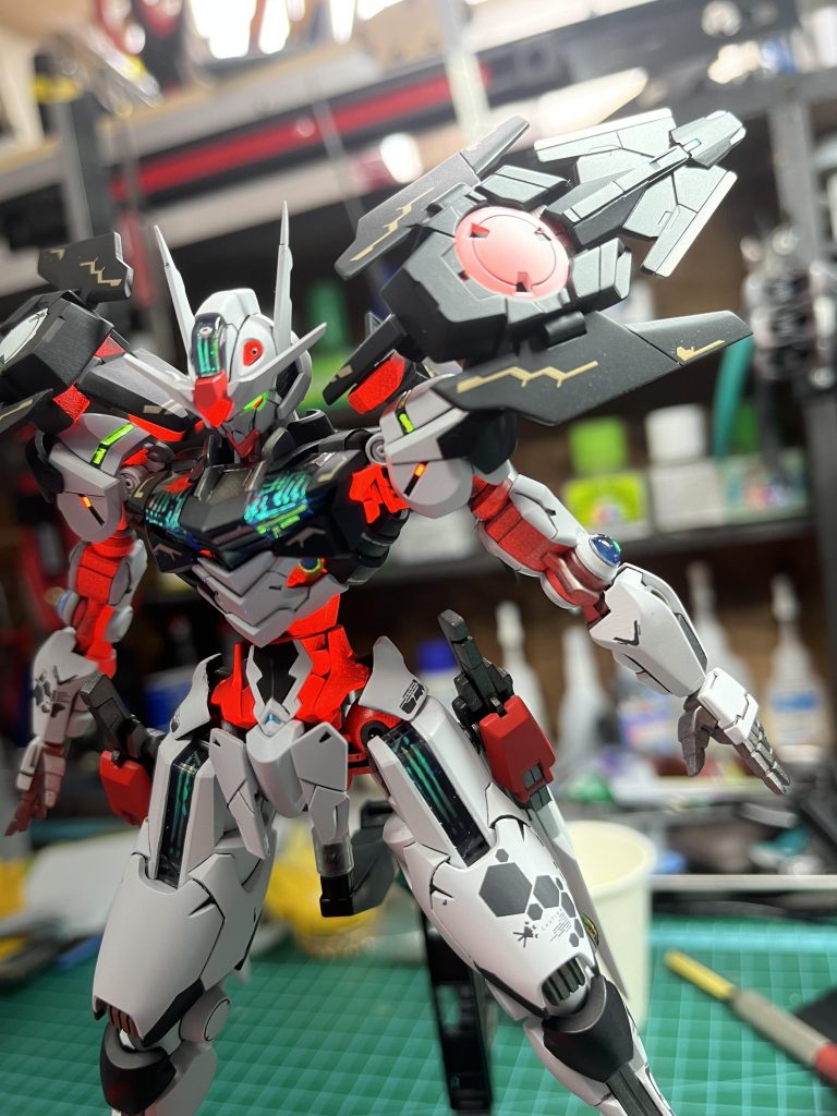 センサーは付属シールに蛍光グリーンを筆塗りしました。