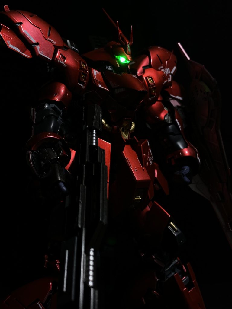 電飾の配線が良くわからない為、ミライトをねじ込みました