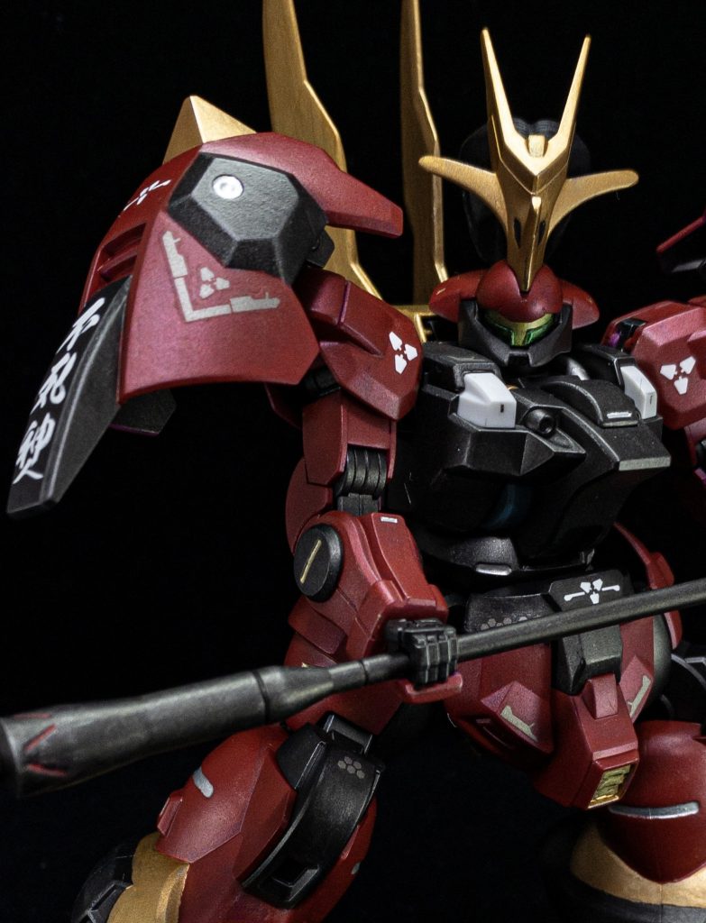 装甲はメタリックレッドの筆塗りにつや消し吹いています。しっとりシルキーな感じになって満足です☺️