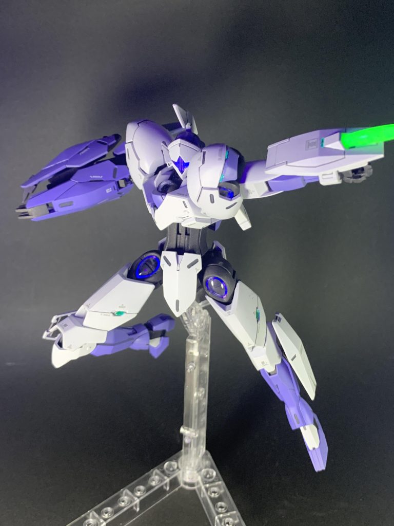 付属ビームサーベルは塗装しなくも発光する素敵仕様