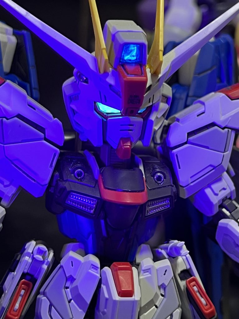 蛍光塗料を光らせています。