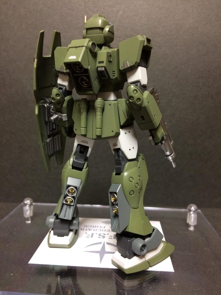 100円ショップの写真立てで、飾り台も作ってみました。