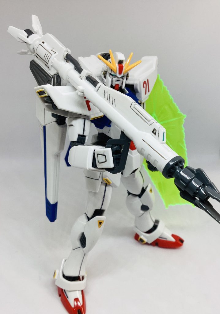 ビームランチャー。パイプ部分とマガジン部分をグレーで塗装。顔カッコいい。