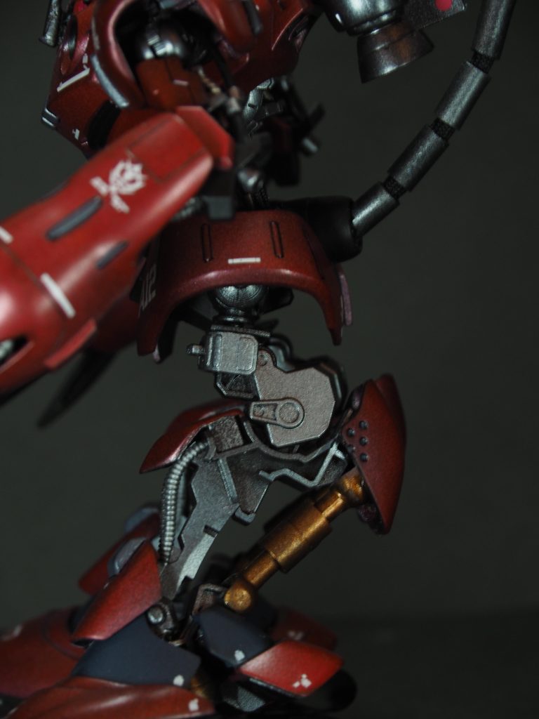 脚は、バルパトスの脚を逆関節にしてみました。パイプ部分は、ズゴックeの腕を流用してます。