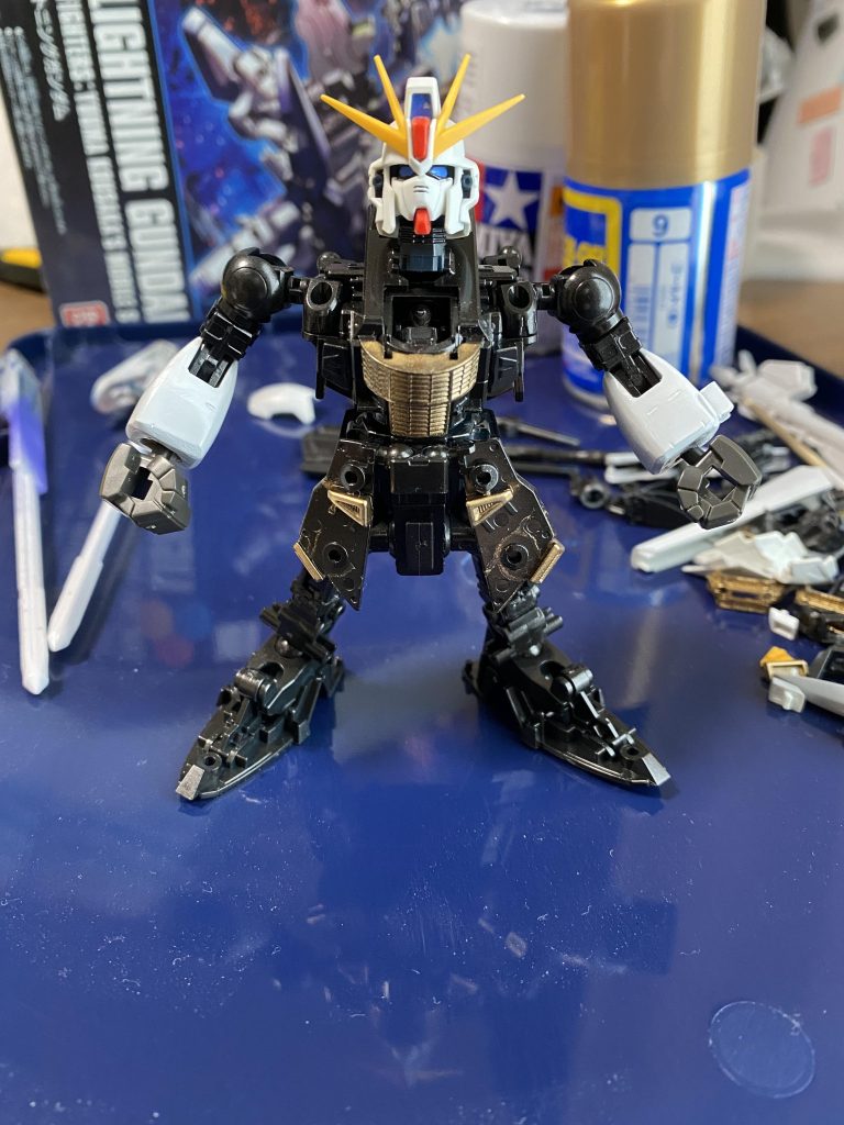 中の人です。切った貼ったでこんな感じ。ハンドパーツはクロスシルエットから拝借しましたが、クロスシルエットフレームは全く使わず。