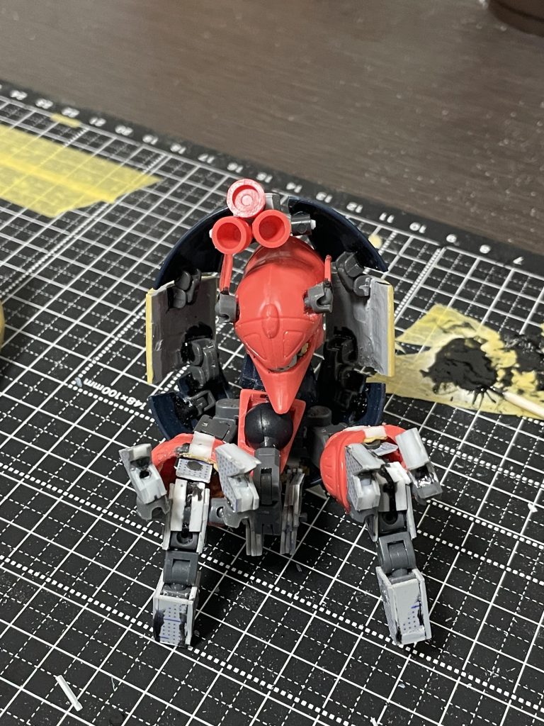 なんとか詰め込みました。脚の爪も動きます。