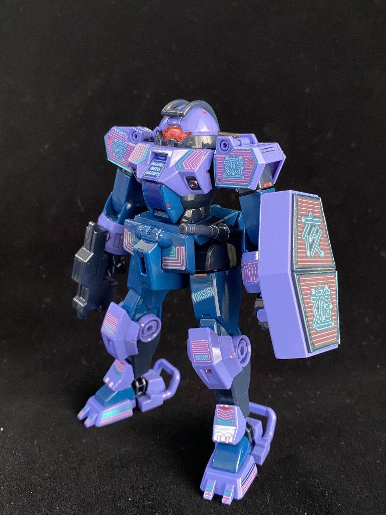 デミトレーナーです。目のところだけ裏シルバー塗装しました。あとは原型色です。こちらも光沢仕上げにしました。