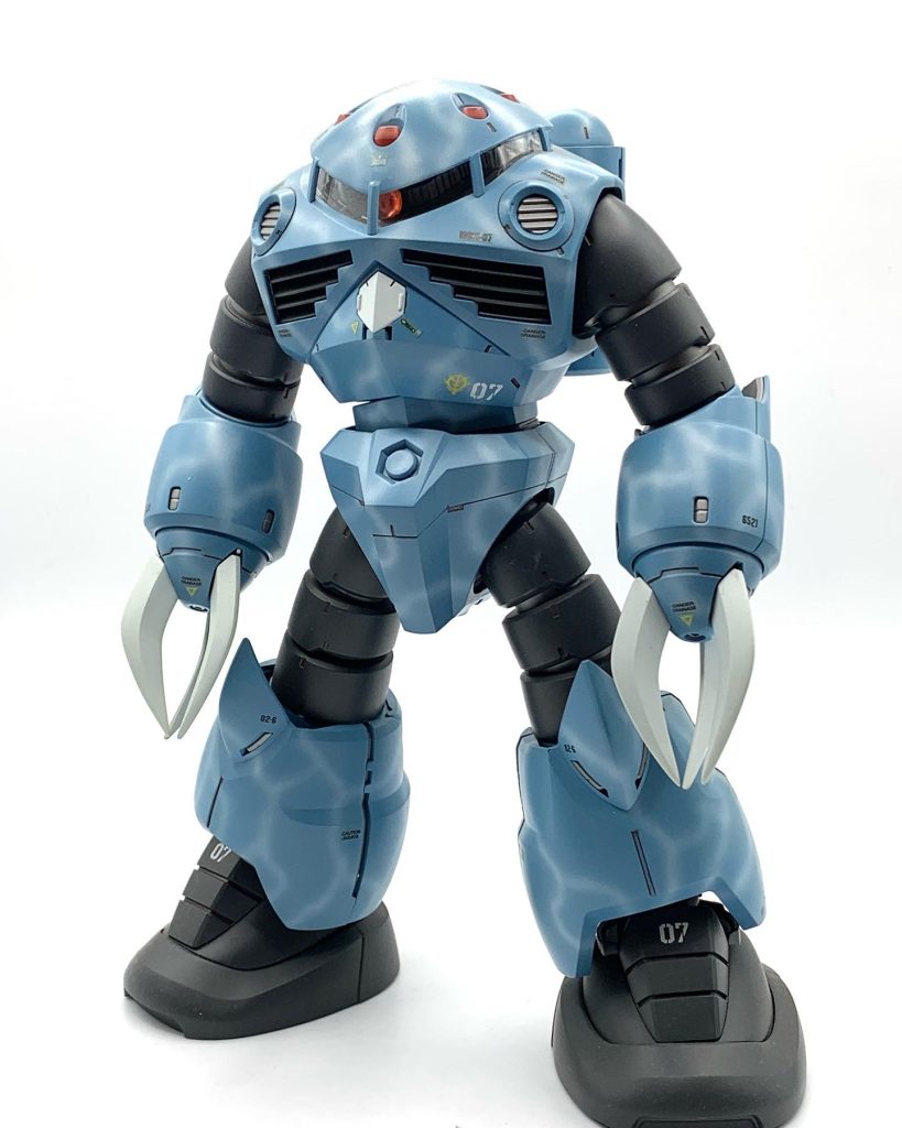 ベース色を拭いてから、ホワイトを細吹きしました。ランダム感を出すのがなかなか難しいですね。