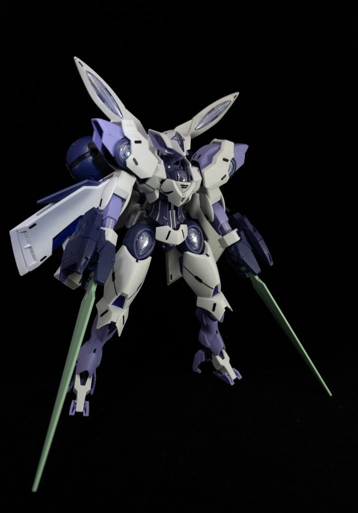 光の当てら方向でホログラムの輝き方が変わるのがとても面白い😆