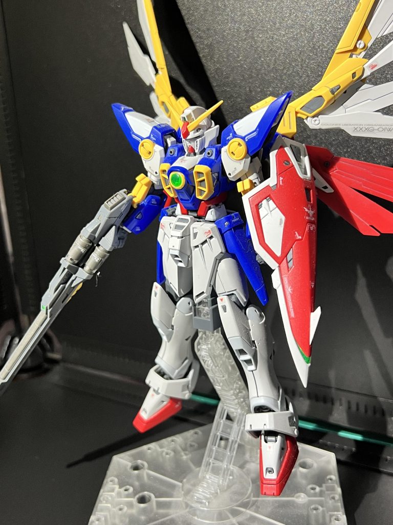 100均で作った撮影ブースのテストです。もう少し改良の余地がありそうです。ウィングガンダムは墨入れ後、半光沢クリアーで作成しました。ご覧いただきありがとうございました。