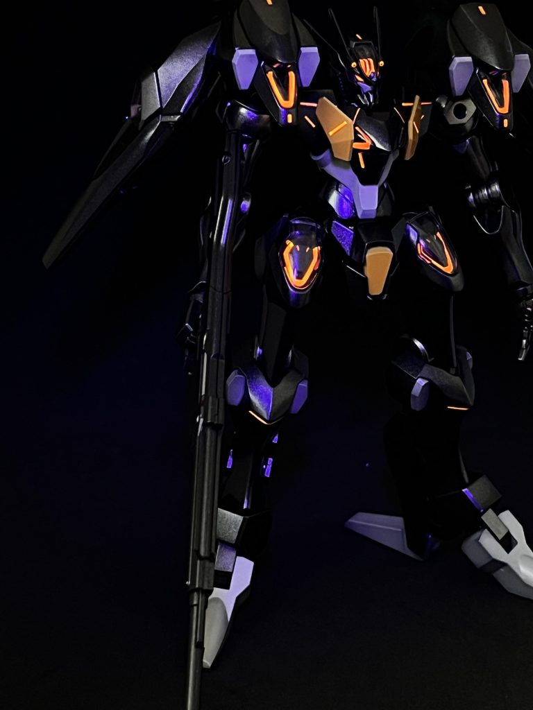 ブラックライトで光ります