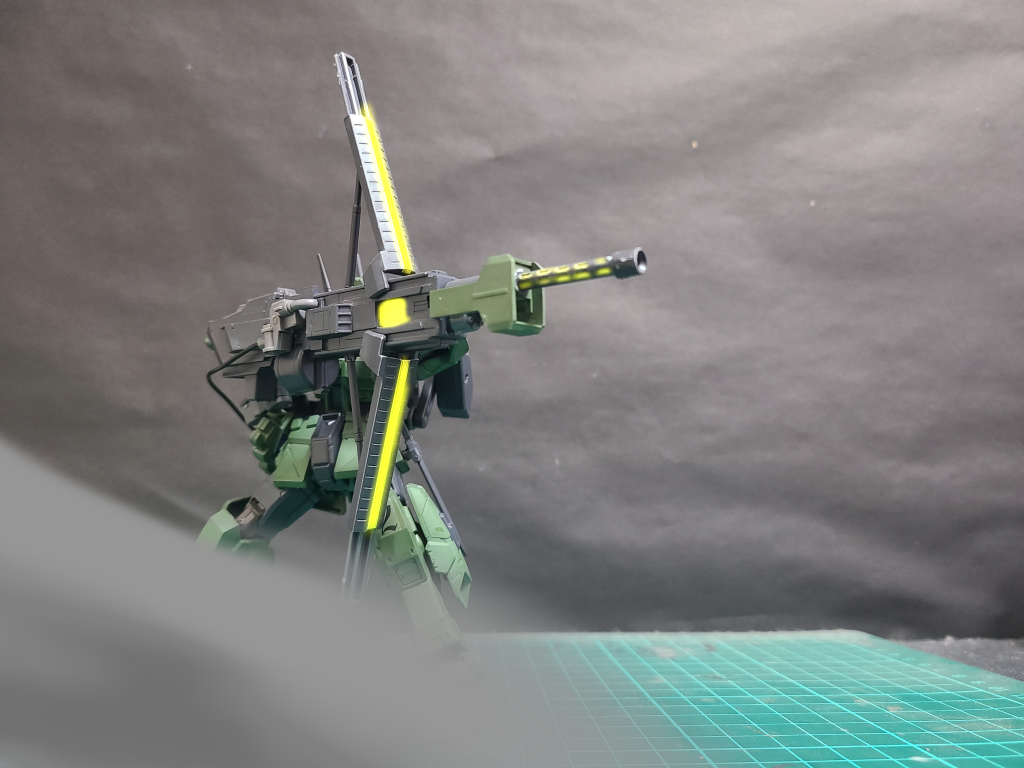 「…ターゲット確認…冷却装置に異常無し、エネルギー充填完了…セーフティロック…解除…」