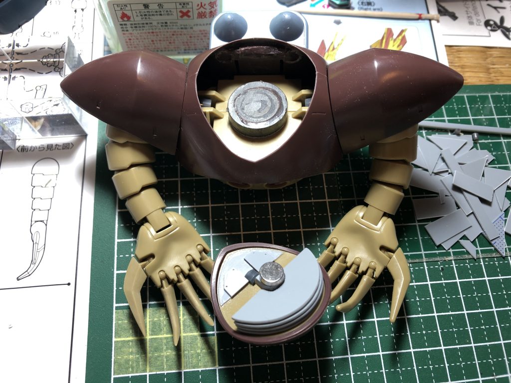 頭部は磁石で接続して柔軟に稼働します。