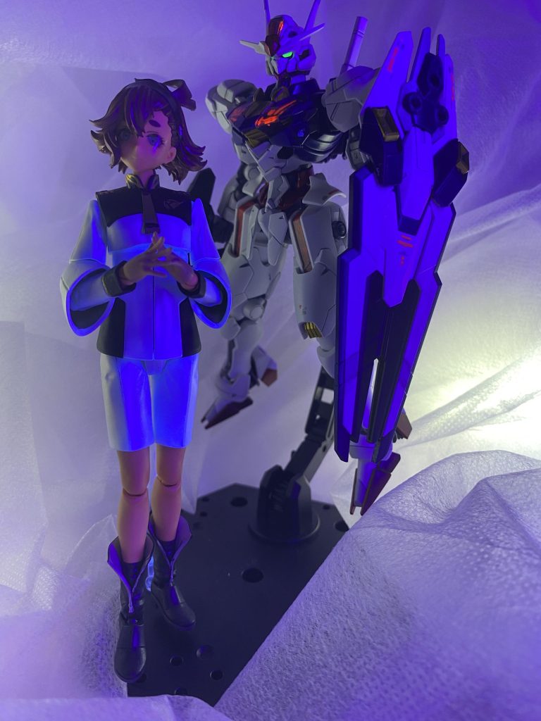 エアリアルは蛍光塗料を使っていて、ブラックライトでひかります。