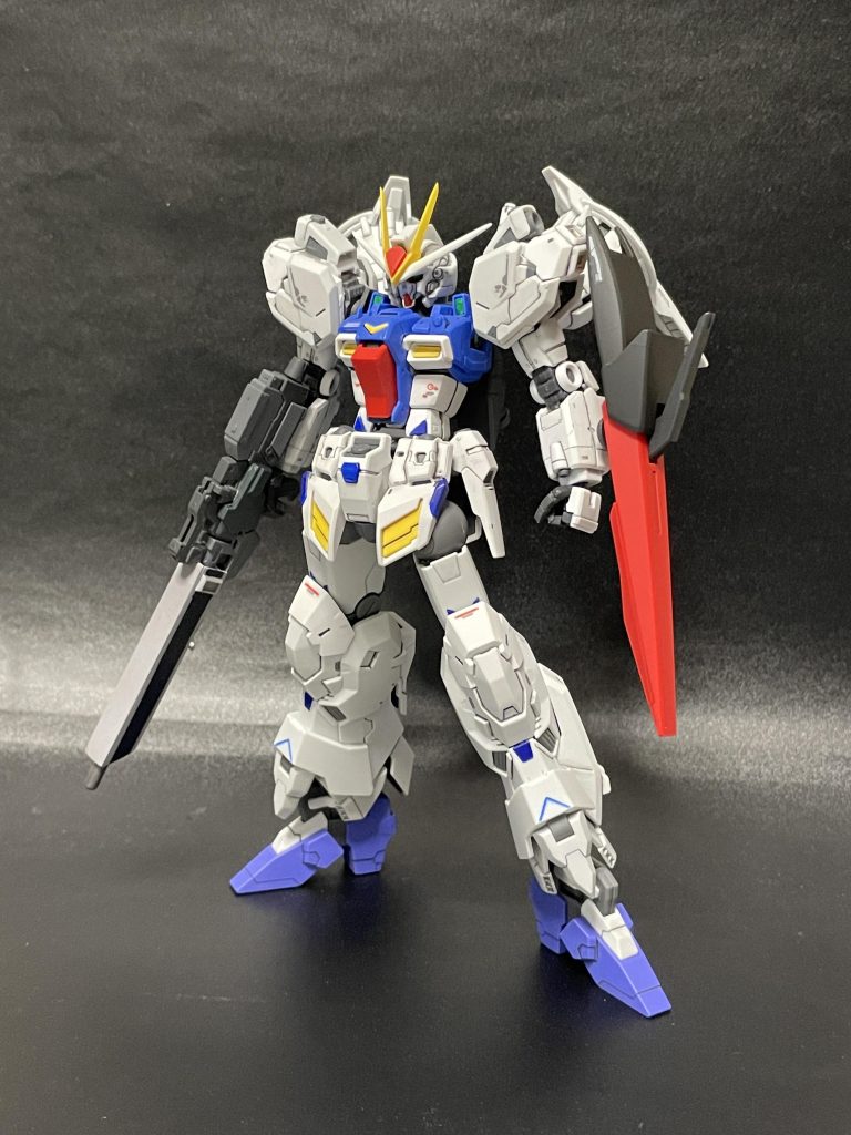 RGのGP01、HGのムーンガンダムのバランスで力強くマッシブなったと思います。各関節を渋くキツめにして立ち姿が決まるようにしたのでアクションポーズがありません。申し訳ありませんが、ご了承下さい。