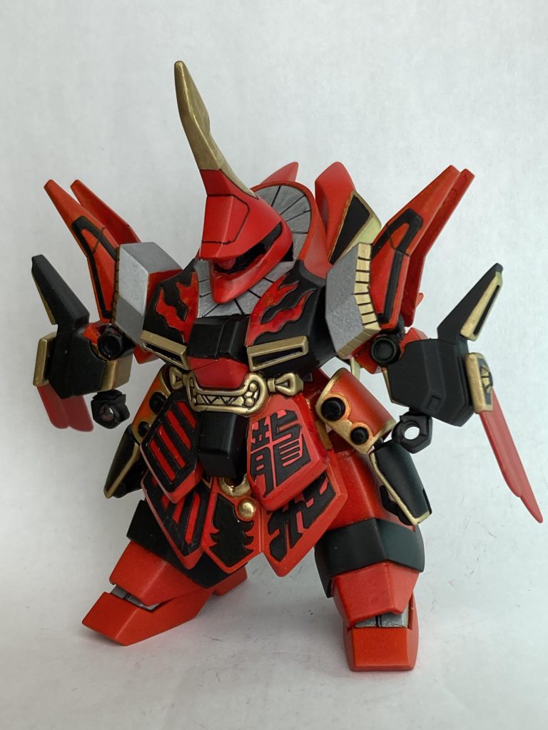 塗装はガンダムマーカーエアシステム。「龍」「飛」は付属ホイルシールを切り貼り付け。艶消しトップコートで質感出し。