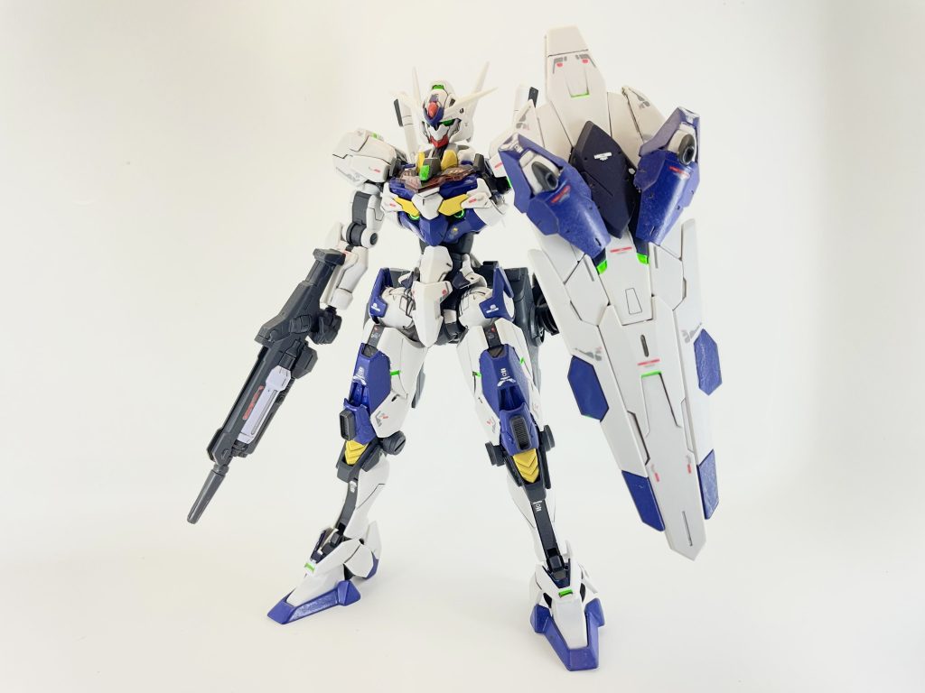 とまぁ脳内設定考えながらエアリアルの試作機として作成しました。スタイルは足首、大腿部、腰部にて2㎜づつ6㎜延長。スラスターはジャンクパーツなどから作成。色は筆とスプレーで部分塗装。