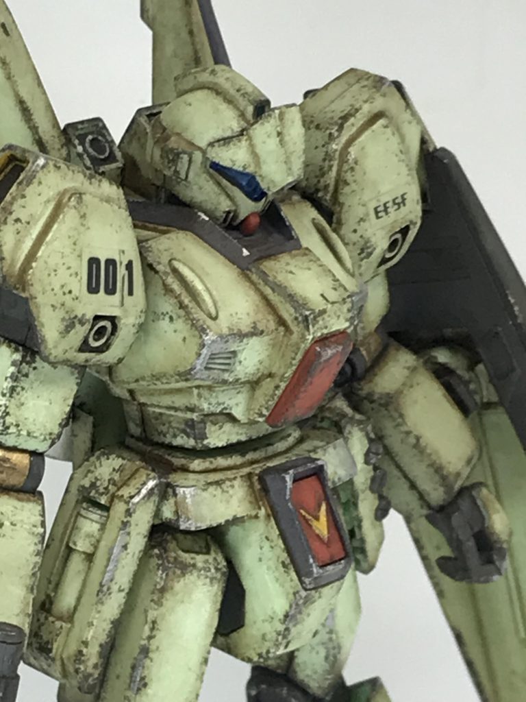 アクシズ落としを止めようとして、焼け焦げたジェガンということにしておこう🙄そう考えれば成形色にしてはなかなか再現度は高いかもしれない←ただ単にチッピングが楽しすぎて汚し過ぎただけ😩お目汚し大変失礼しました…ってかサムネに選んだ写真がまた全身表示されるように戻ってるし…小さいサムネに合わせて写真選んでたのにコロコロ変えるのやめて欲しいなぁ😨おまけに半年間の人気作品見れなくなったし…運営さん最近働きすぎwww改悪?ばかりだともう私の作品でHGUCコンプリート計画うめつくしちゃいますよ🙄←嘘ですアカバンは勘弁してください😱(笑)