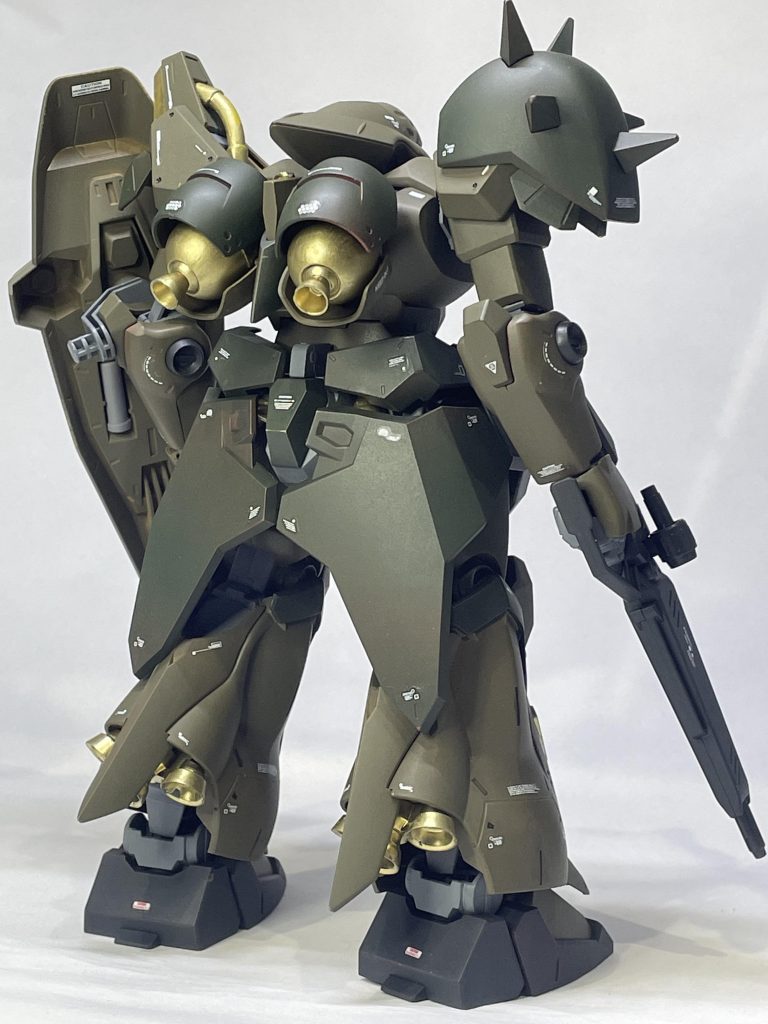 メッサーは過去何度か作った事ありましたが塗装は初。ギラドーガの系列に属してもおかしくないデザインだったのでジオン機ではありませんが、そちらに寄せてみました。