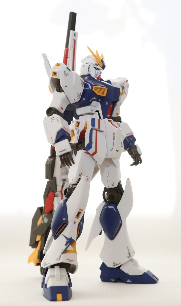 横から。現物も見てみたい。