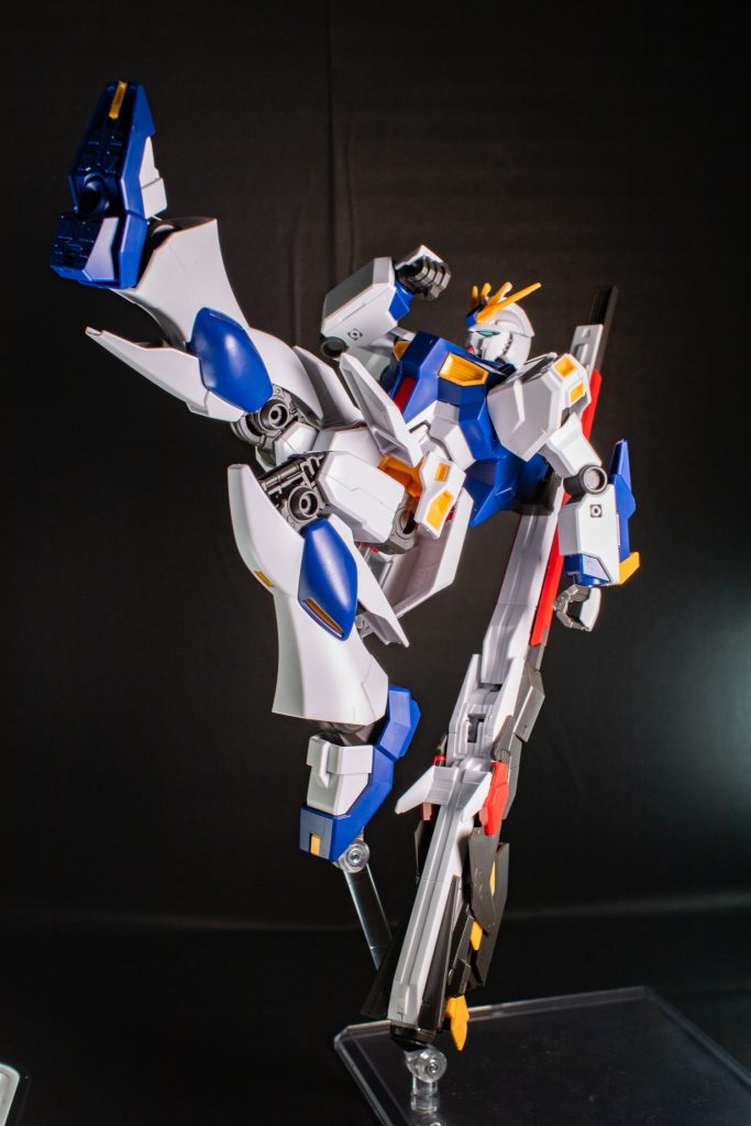 蹴りモーション。スカートの都合で脚はあんまり上がりません。加工したらアクロバットなポージングもできそうだ。