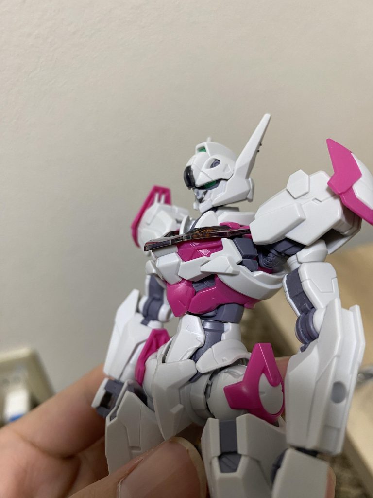 凹みをなくして尖らせました