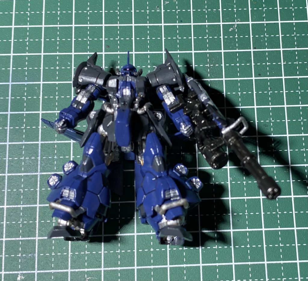 一応モノアイも描いてます(ほぼ見えない)