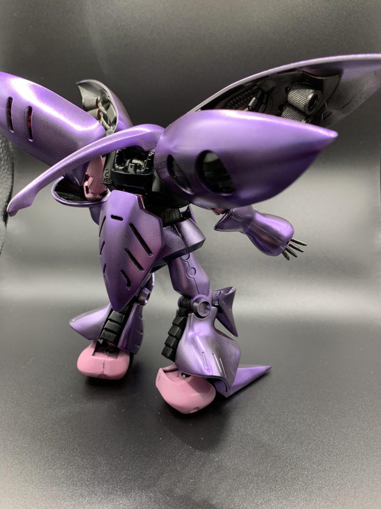 普段は色んなアクションポーズを取らせて写真撮影するんですが去年にミキシングしようかと色んなパーツを削ったり穴あけたりしてしまっていたのでこのポーズ以外に動かそうとすると色々ポロポロ落ちてしまいます。