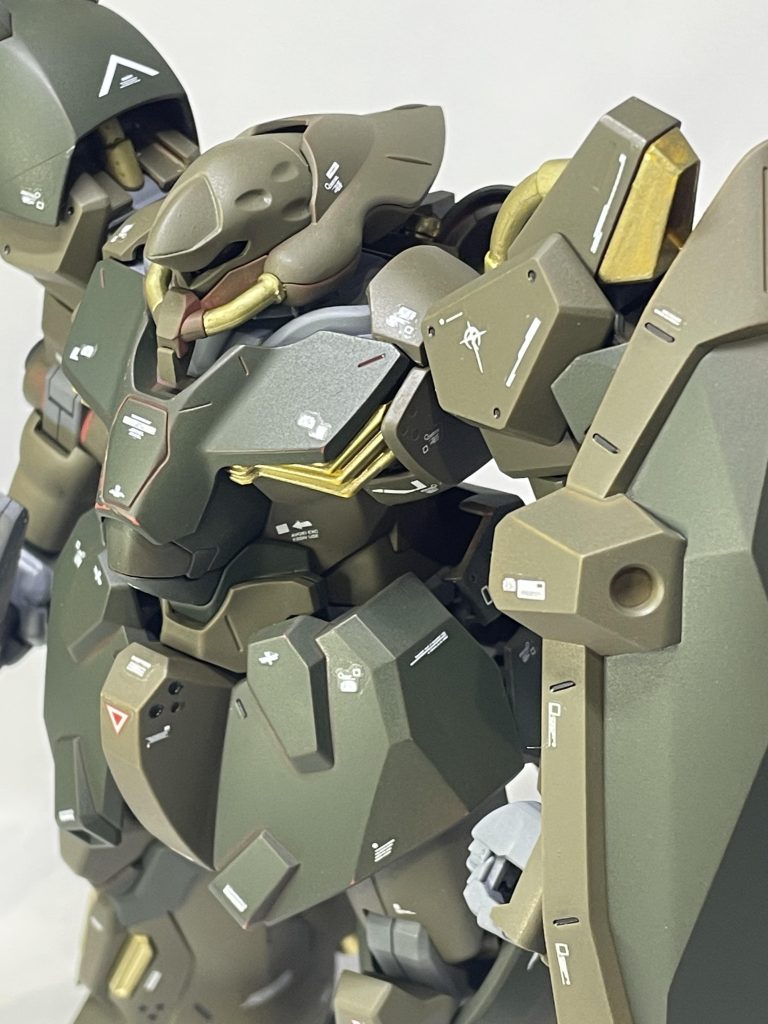 あと専用デカールがあったので使用していたのですが説明書が不親切で白黒写真しか見本がないんですよね。結局想像で貼るハメに。あくまで汎用というくくりだから仕方ないのでしょうか。