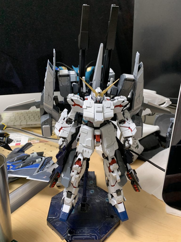 足周りもほぼ隠れちゃってますが、外側に方向可変なブースターユニット+MGリゼルの脚を加工して作った装甲を装備重たいながらに動けるかな