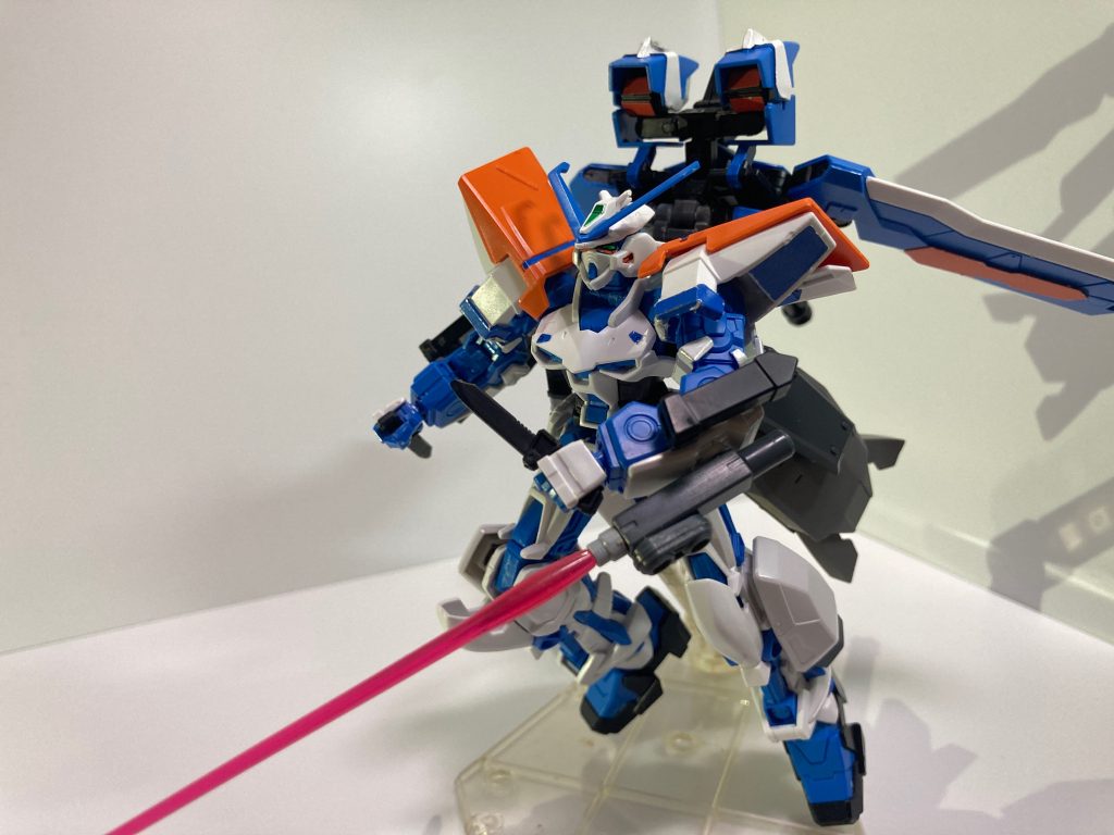  脚部のスラスターも相まって機動力は高い