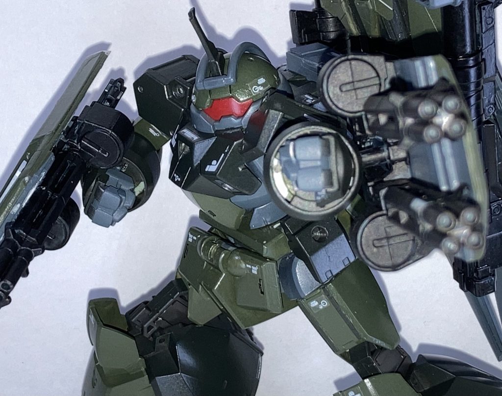 ◇シールドガトリングガン×2・両腕に装着しているシールドとガトリングガンの複合武器。本機のメイン武装となる。