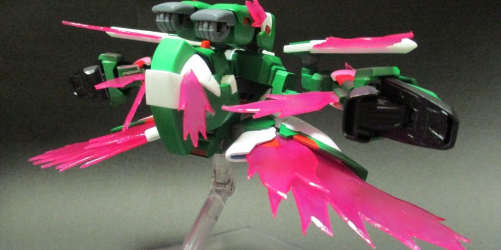 蜃気楼鳥モードを前後から。ファントムの可変機構は頭部もマニュピレーターも格納しないので、SD体形でも完全変形を実現できました。以上、クロスシルエット改造ファントムでした。脚を左右に大きく広げるこの変形、縦横のバランスがSDであるからこそいい感じになった気もします。