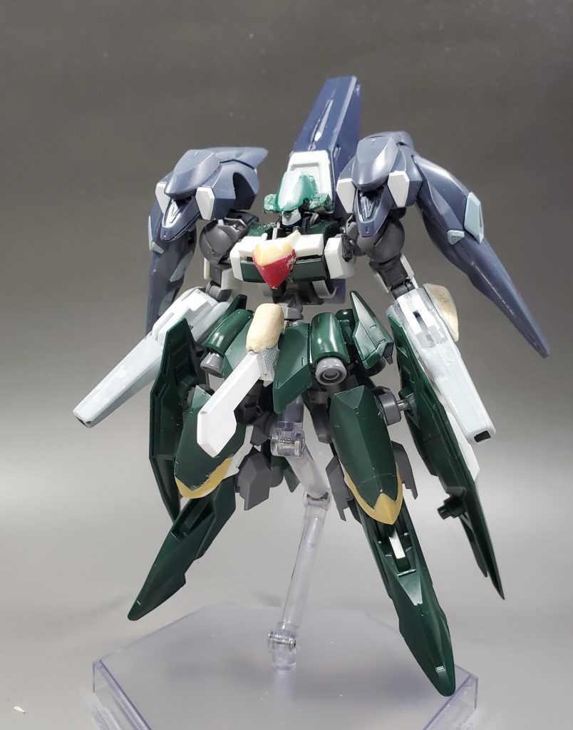 ファラクトの肩がちょうど良い感じだったので採用。腕部もミキシングだとピンとこなかったのでスクラッチで。