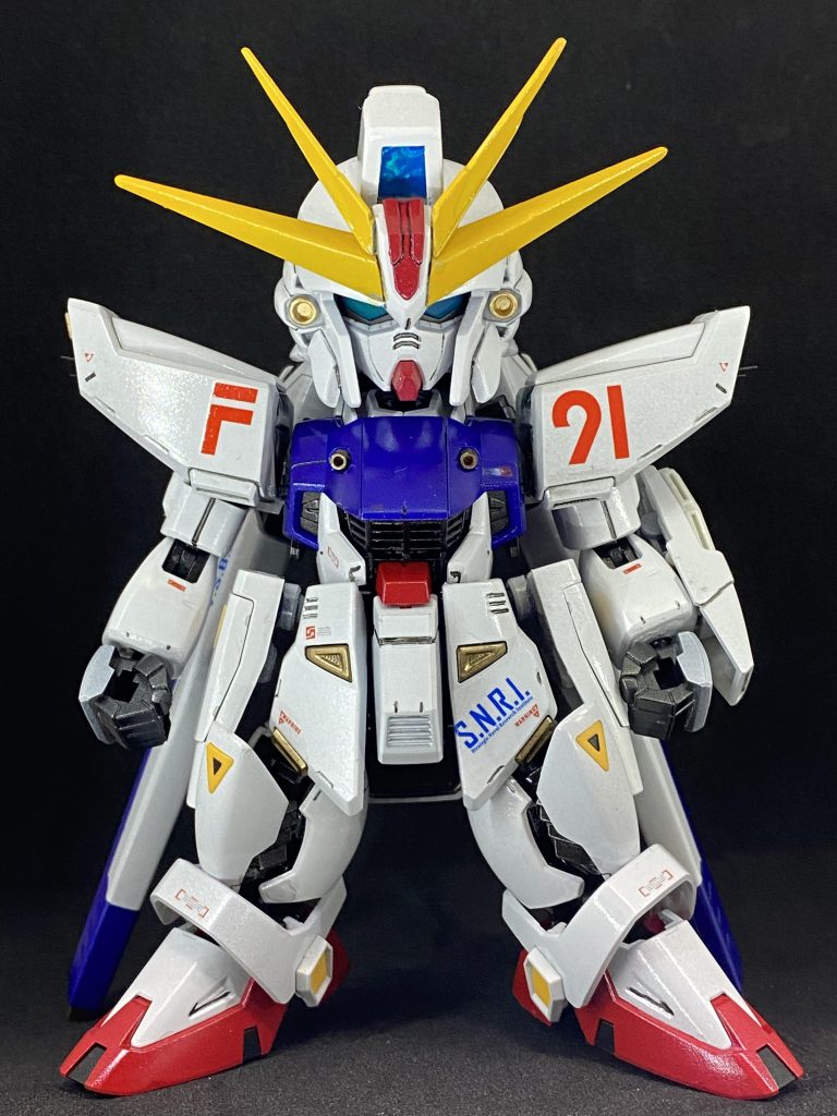 無いなら自分で自分好みのF91を作るしかない(*´ω`*)ということで以前素組して飾ってあった旧マスターグレードF91(武器紛失)をベースに色々やってみました
