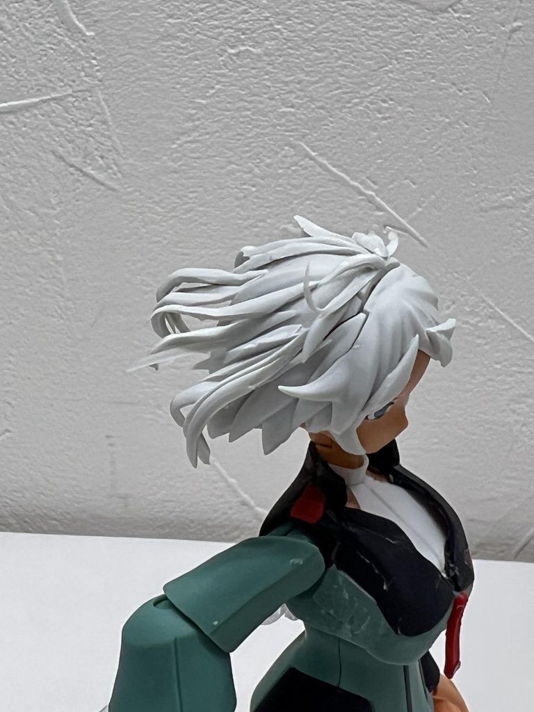 髪の毛は30MSのリシェッタをベースに、髪の毛パーツのランナーをハンダゴテで柔らかくして成形して接着しています。